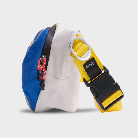 Disney x Orbitkey Urban Sling Bag Donald Duck Collaborative Travel Crossbody - Picture 4 of 16